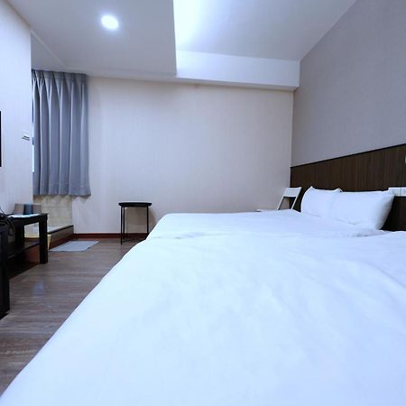 Kings Hotel Yilan Exterior foto